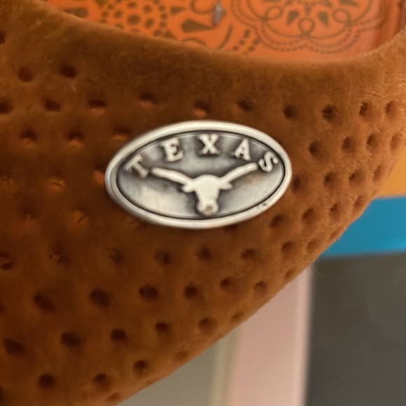 University of Texas Longhorns velvet flats with silver emblem NEW w/tags - Picture 4 of 5